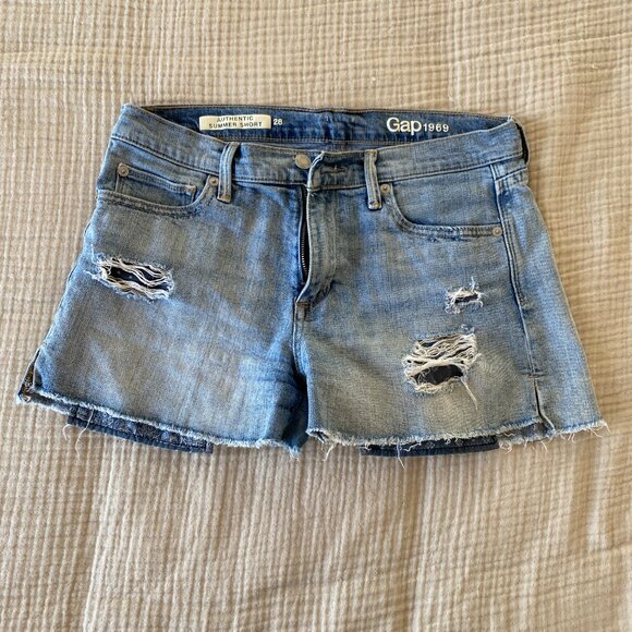 GAP - Authentic 1968 Destructed Denim Summer Shorts - Light Wash - 28 - Picture 3 of 6